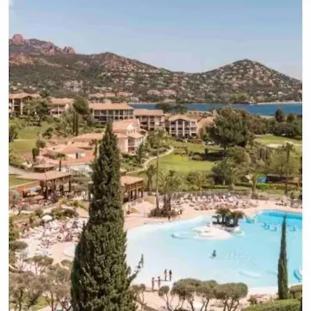 Apartament Vue Et Esterel-piscine Saint-Raphaël