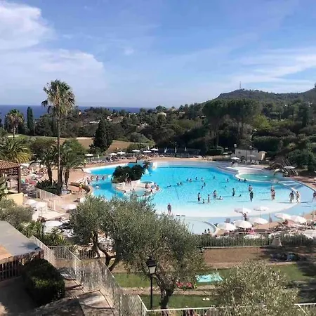 Vue Et Esterel-piscine * Saint-Raphaël