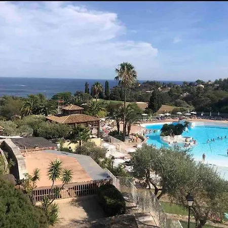 Vue Et Esterel-piscine *